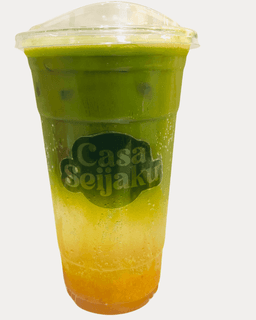 Matcha yuzu tonic con Maracuyá