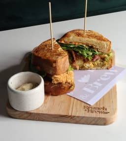 Crispy Chicken Sándwich (Top)