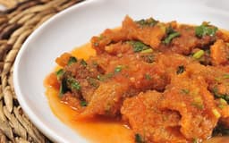 CHICHARRON EN SALSA ROJA