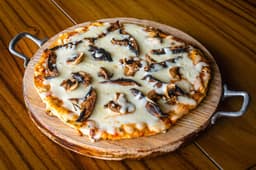 Pizza de hongos y trufa
